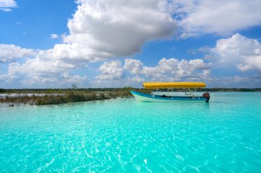 Paseo en lancha por la Laguna de Bacalar